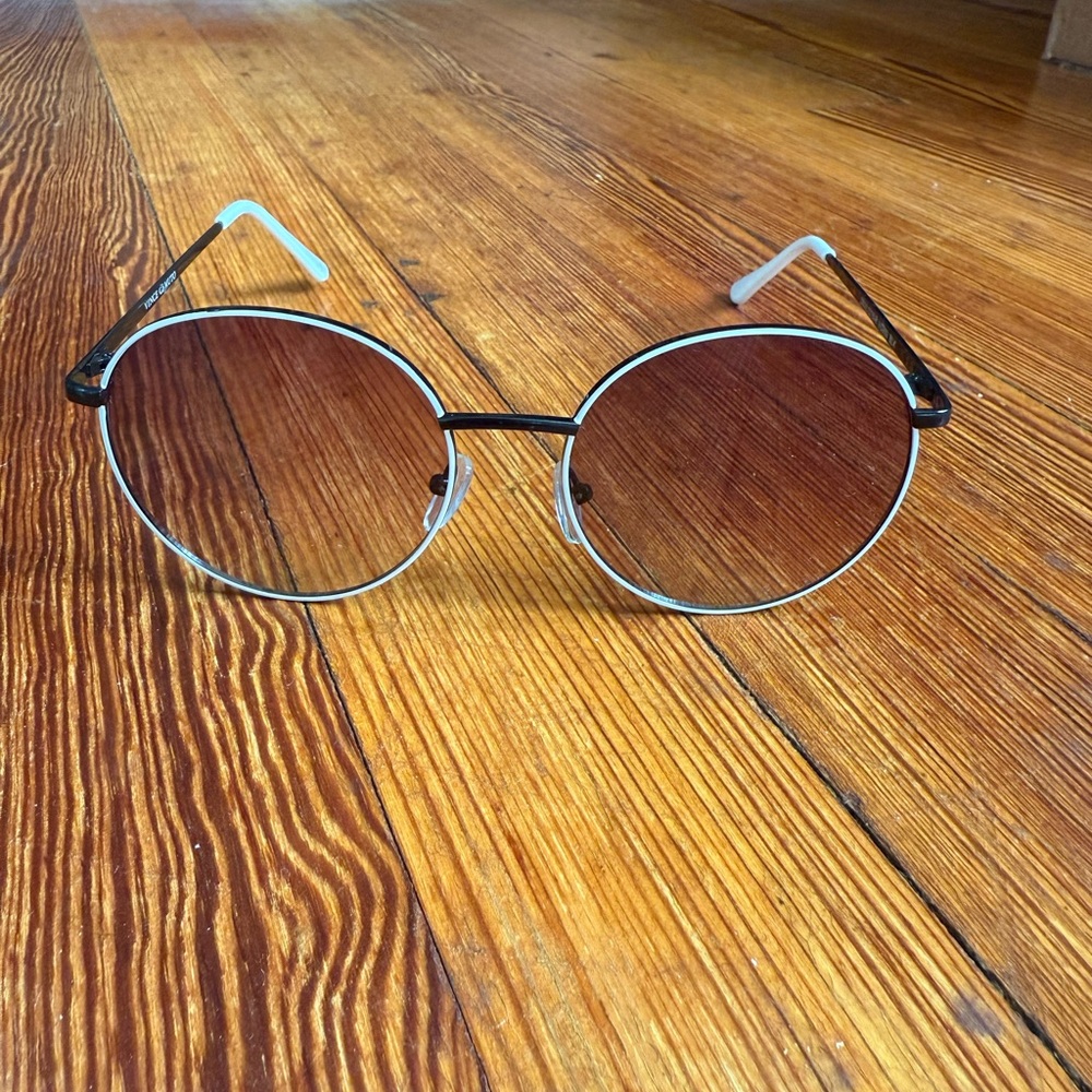 Vince Camuto Black and Silver Round Sunglasses